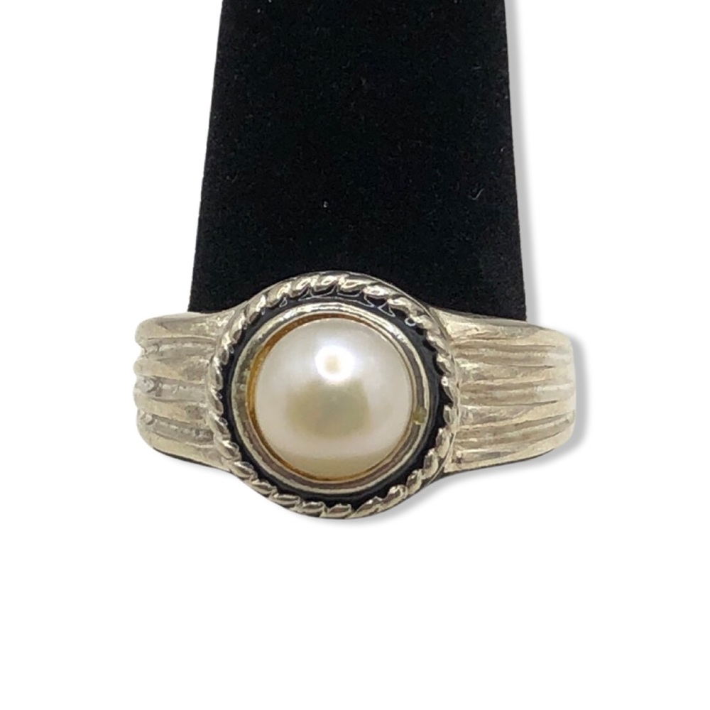 Silver and pearl ring